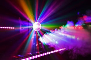 QTX SpheroSmoke: Kompaktowa wytwornica mgły LED o mocy 400 W z efektem Magic Ball RGB
